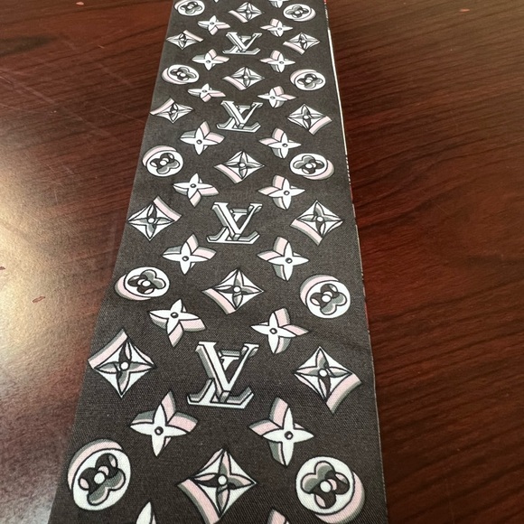 Louis Vuitton Silk Bandeau - Picture 5 of 6